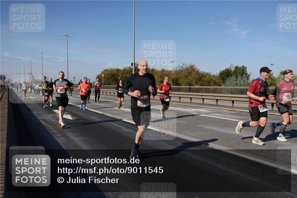03.10.2025 - Köhlbrandbrückenlauf Julia Fischer http://msf.ph/oto/9011545 03.10.2025 12:59:59 Position 3 4678 meine-sportfotos.de
