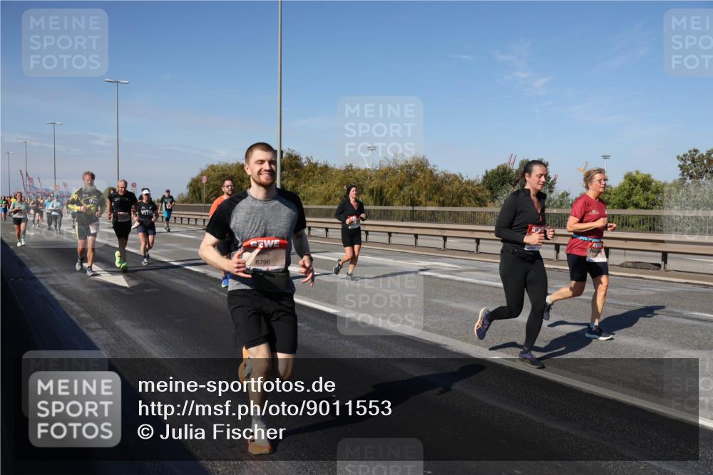 03.10.2025 - Köhlbrandbrückenlauf Julia Fischer http://msf.ph/oto/9011553 03.10.2025 13:00:01 Position 3 6796 meine-sportfotos.de