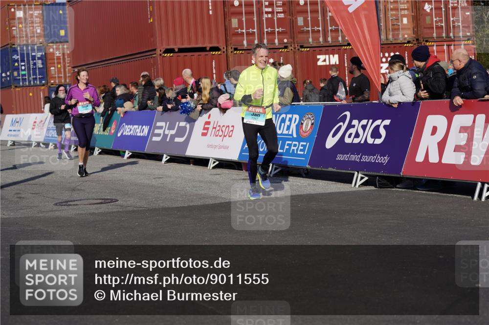 03.10.2025 - Köhlbrandbrückenlauf Michael Burmester http://msf.ph/oto/9011555 03.10.2025 10:12:16 Ziel 1347, 1438, 1439, 1444, 1654, 1681, 1771, 2790, 2841, 2883, 3065, 3435, 3707, 3709, 3767 meine-sportfotos.de