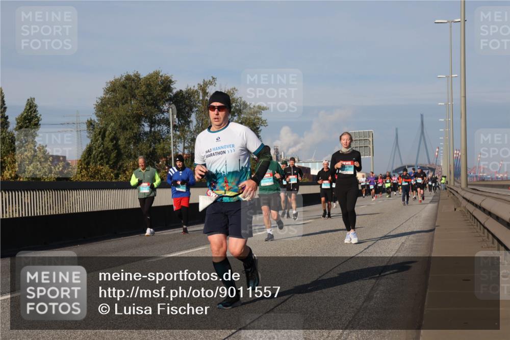 03.10.2025 - Köhlbrandbrückenlauf Luisa Fischer http://msf.ph/oto/9011557 03.10.2025 10:54:06 Position 3  meine-sportfotos.de