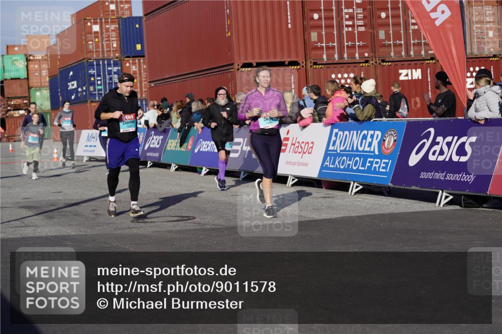 03.10.2025 - Köhlbrandbrückenlauf Michael Burmester http://msf.ph/oto/9011578 03.10.2025 10:12:18 Ziel 1347, 1438, 1439, 1444, 1654, 1681, 2790, 2841, 2883, 3065, 3435, 3707, 3709 meine-sportfotos.de