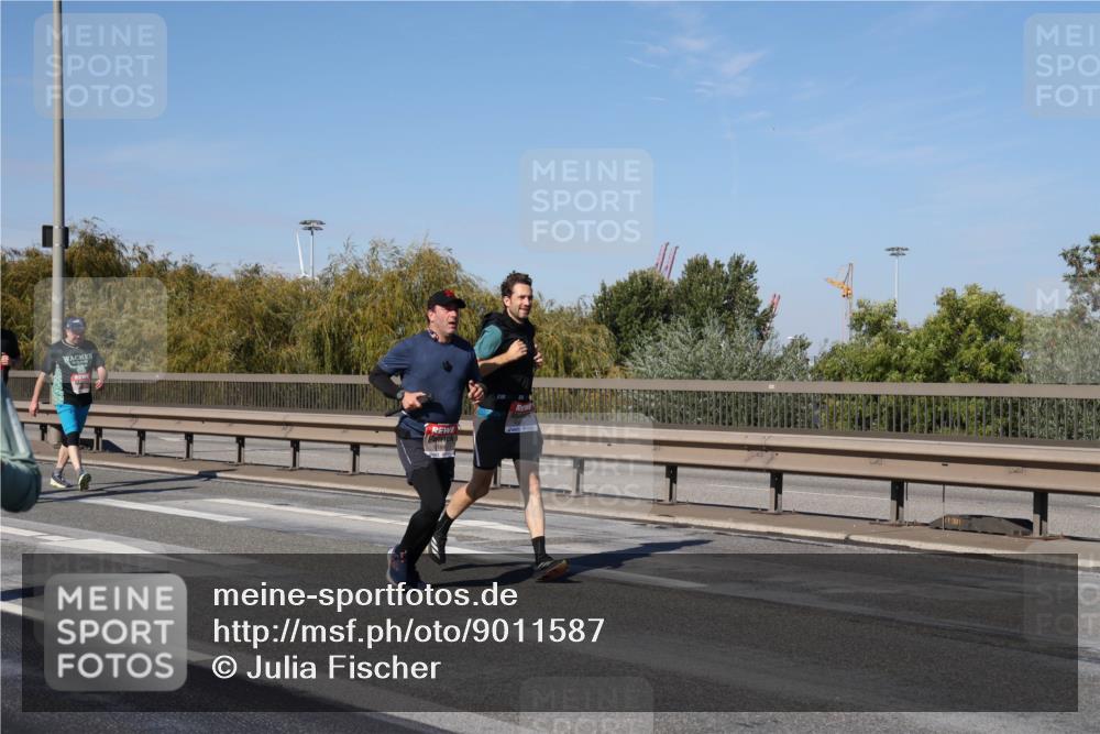 03.10.2025 - Köhlbrandbrückenlauf Julia Fischer http://msf.ph/oto/9011587 03.10.2025 13:00:08 Position 3  meine-sportfotos.de