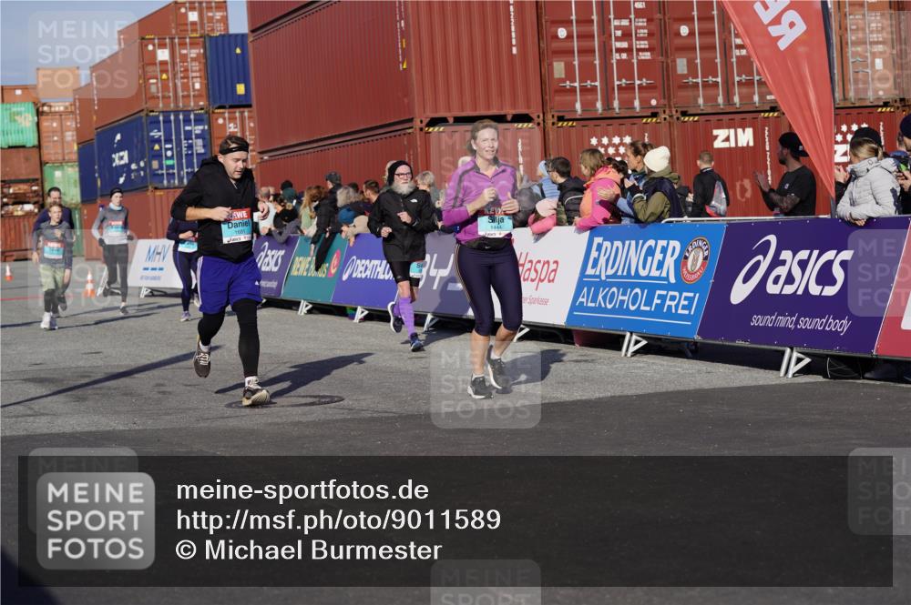 03.10.2025 - Köhlbrandbrückenlauf Michael Burmester http://msf.ph/oto/9011589 03.10.2025 10:12:18 Ziel 1347, 1438, 1439, 1444, 1654, 1681, 2790, 2841, 2883, 3065, 3435, 3707, 3709 meine-sportfotos.de