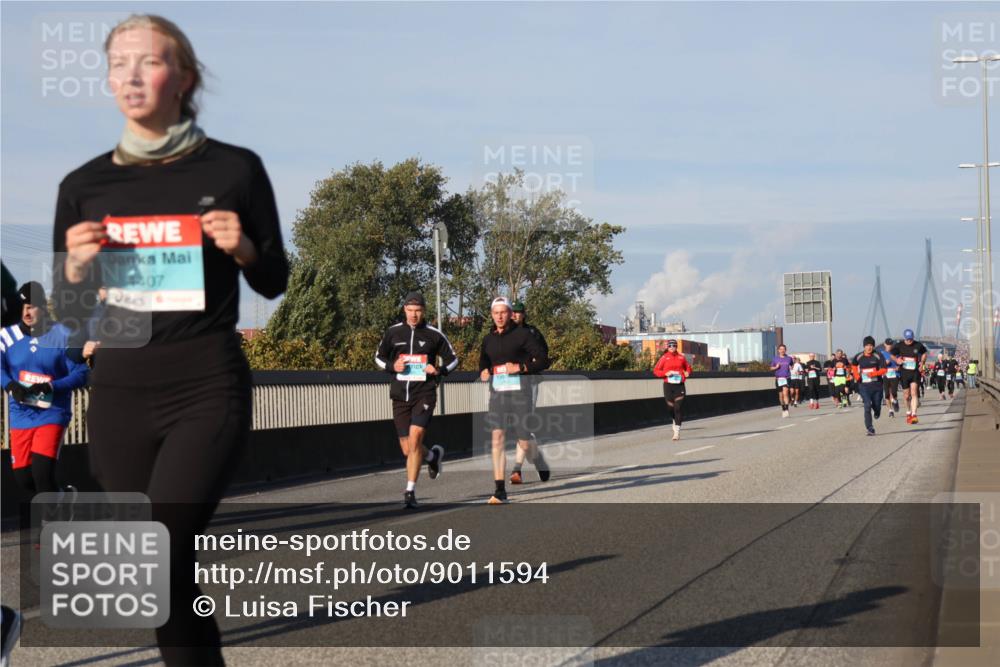 03.10.2025 - Köhlbrandbrückenlauf Luisa Fischer http://msf.ph/oto/9011594 03.10.2025 10:54:09 Position 3 407 meine-sportfotos.de