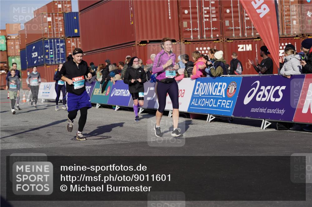 03.10.2025 - Köhlbrandbrückenlauf Michael Burmester http://msf.ph/oto/9011601 03.10.2025 10:12:18 Ziel 1347, 1438, 1439, 1444, 1654, 1681, 2790, 2841, 2883, 3065, 3435, 3707, 3709 meine-sportfotos.de