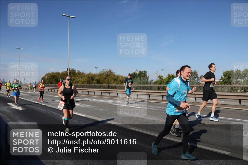 03.10.2025 - Köhlbrandbrückenlauf Julia Fischer http://msf.ph/oto/9011616 03.10.2025 13:00:13 Position 3  meine-sportfotos.de