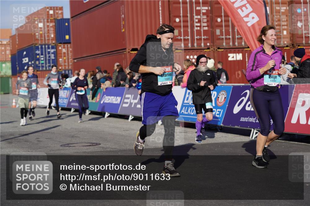 03.10.2025 - Köhlbrandbrückenlauf Michael Burmester http://msf.ph/oto/9011633 03.10.2025 10:12:19 Ziel 1347, 1438, 1439, 1444, 1654, 1681, 2790, 2841, 2883, 3065, 3435, 3707, 3709 meine-sportfotos.de