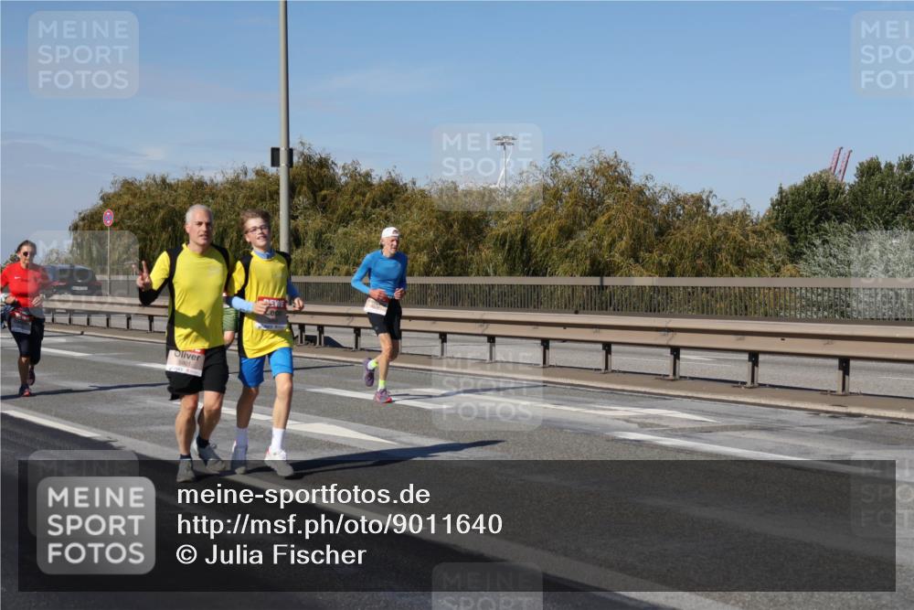 03.10.2025 - Köhlbrandbrückenlauf Julia Fischer http://msf.ph/oto/9011640 03.10.2025 13:00:18 Position 3 5801 meine-sportfotos.de