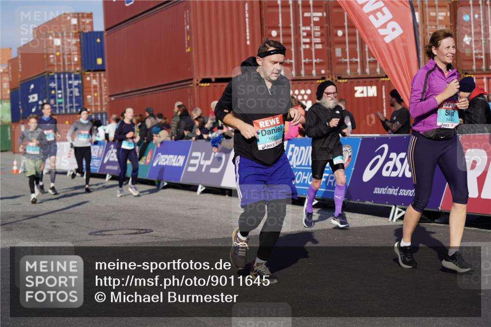 03.10.2025 - Köhlbrandbrückenlauf Michael Burmester http://msf.ph/oto/9011645 03.10.2025 10:12:19 Ziel 1347, 1438, 1439, 1444, 1654, 1681, 2790, 2841, 2883, 3065, 3435, 3707, 3709 meine-sportfotos.de