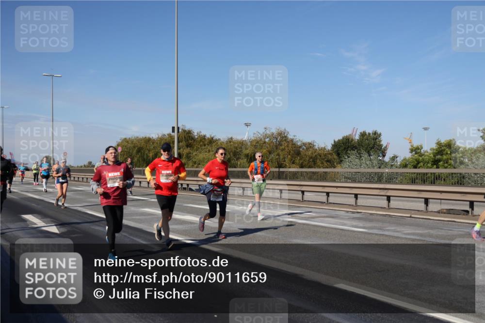 03.10.2025 - Köhlbrandbrückenlauf Julia Fischer http://msf.ph/oto/9011659 03.10.2025 13:00:22 Position 3  meine-sportfotos.de