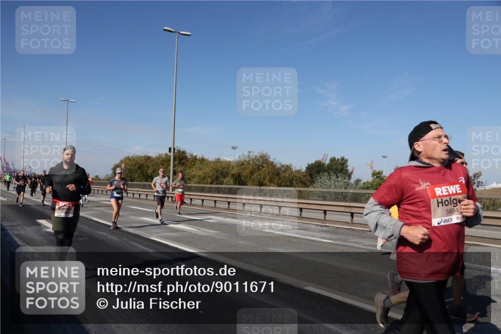 03.10.2025 - Köhlbrandbrückenlauf Julia Fischer http://msf.ph/oto/9011671 03.10.2025 13:00:24 Position 3 5684 meine-sportfotos.de