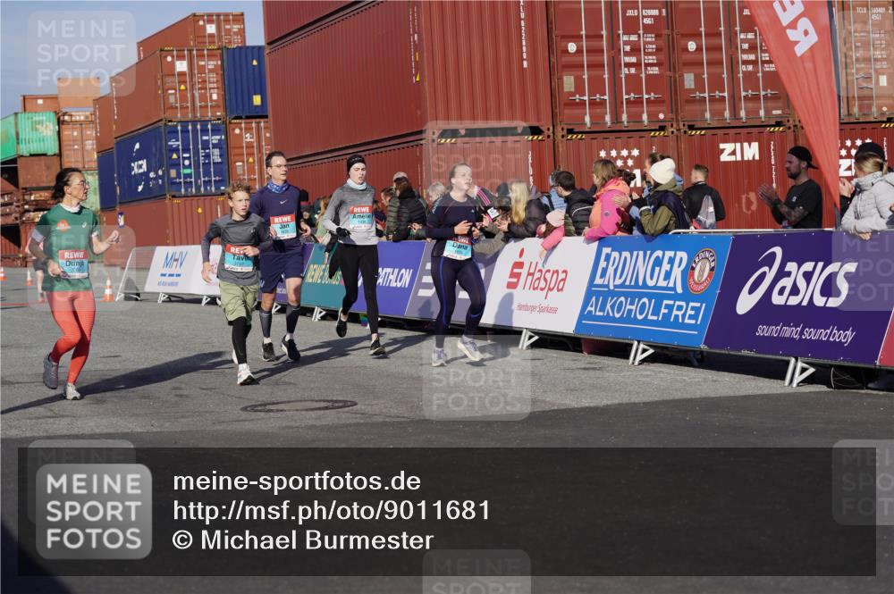 03.10.2025 - Köhlbrandbrückenlauf Michael Burmester http://msf.ph/oto/9011681 03.10.2025 10:12:21 Ziel 1347, 1438, 1439, 1444, 1654, 1681, 2950, 3065, 3707, 3709 meine-sportfotos.de
