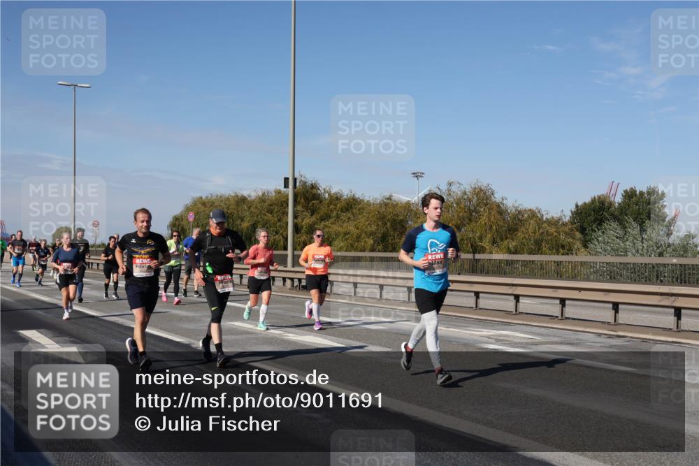 03.10.2025 - Köhlbrandbrückenlauf Julia Fischer http://msf.ph/oto/9011691 03.10.2025 13:00:29 Position 3  meine-sportfotos.de
