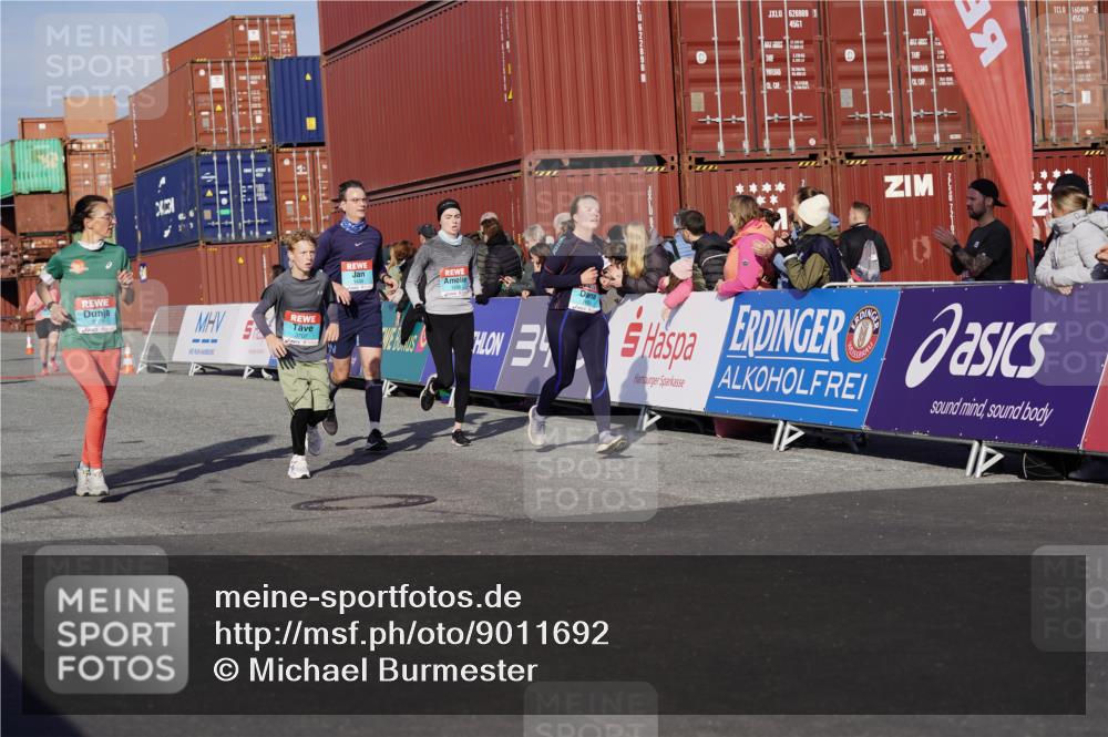 03.10.2025 - Köhlbrandbrückenlauf Michael Burmester http://msf.ph/oto/9011692 03.10.2025 10:12:21 Ziel 1347, 1438, 1439, 1444, 1654, 1681, 2950, 3065, 3707, 3709 meine-sportfotos.de