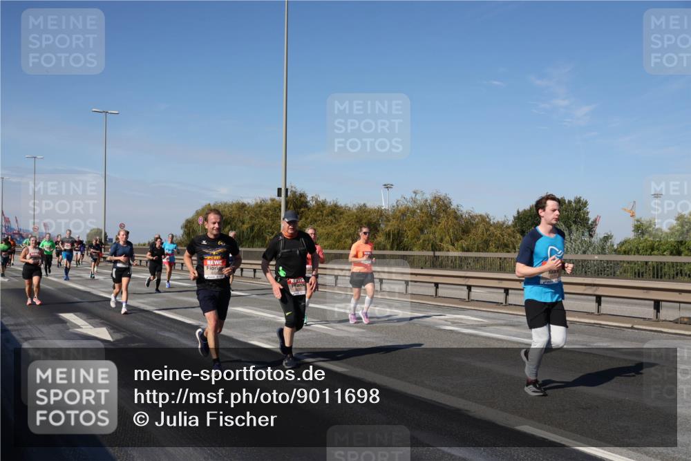 03.10.2025 - Köhlbrandbrückenlauf Julia Fischer http://msf.ph/oto/9011698 03.10.2025 13:00:30 Position 3  meine-sportfotos.de