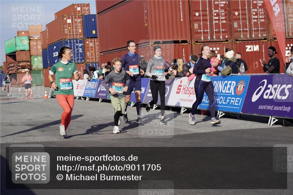 03.10.2025 - Köhlbrandbrückenlauf Michael Burmester http://msf.ph/oto/9011705 03.10.2025 10:12:21 Ziel 1347, 1438, 1439, 1444, 1654, 1681, 2950, 3065, 3707, 3709 meine-sportfotos.de
