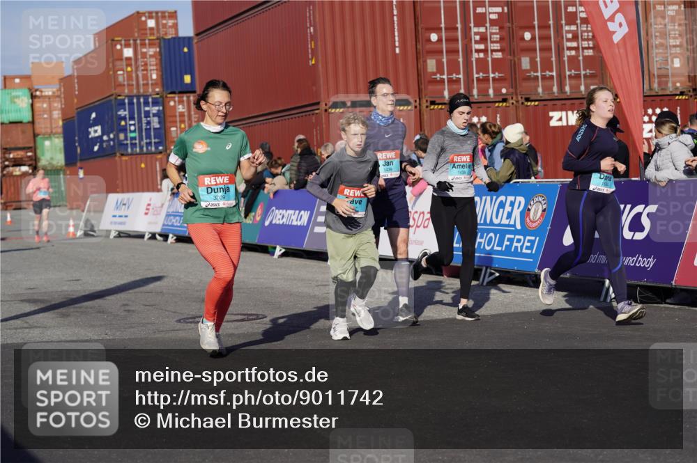 03.10.2025 - Köhlbrandbrückenlauf Michael Burmester http://msf.ph/oto/9011742 03.10.2025 10:12:22 Ziel 1438, 1439, 1444, 1654, 1662, 1681, 2950, 3065, 3210, 3707, 3709 meine-sportfotos.de