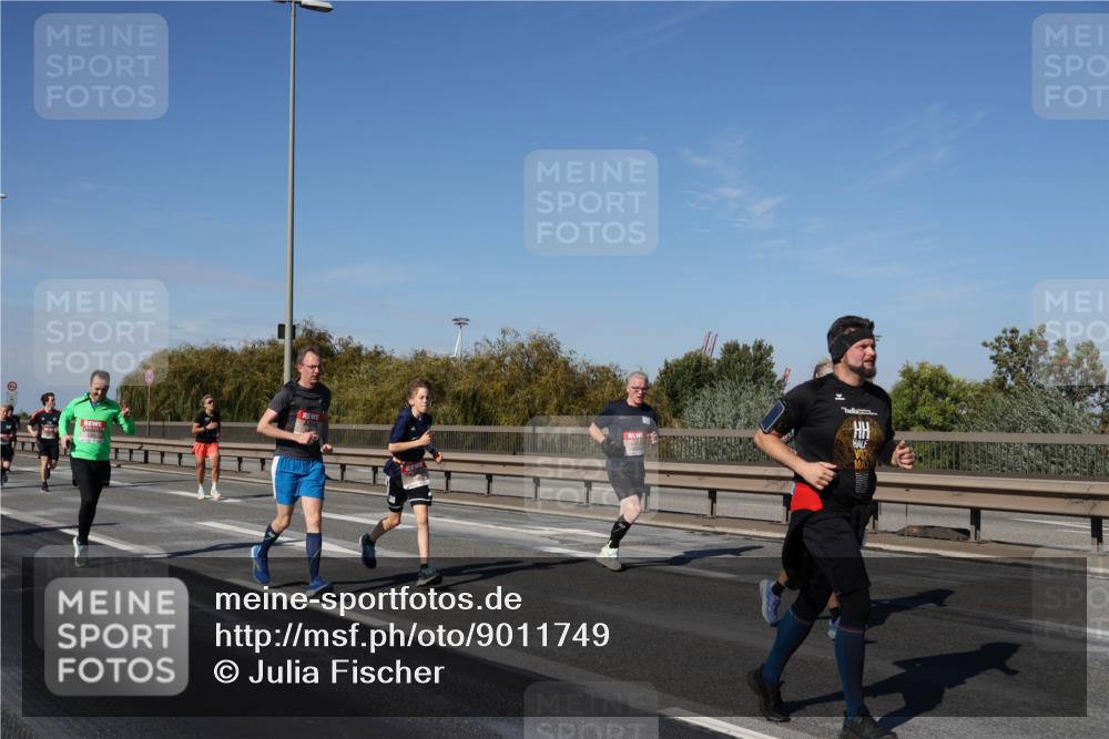 03.10.2025 - Köhlbrandbrückenlauf Julia Fischer http://msf.ph/oto/9011749 03.10.2025 13:00:37 Position 3 2 meine-sportfotos.de