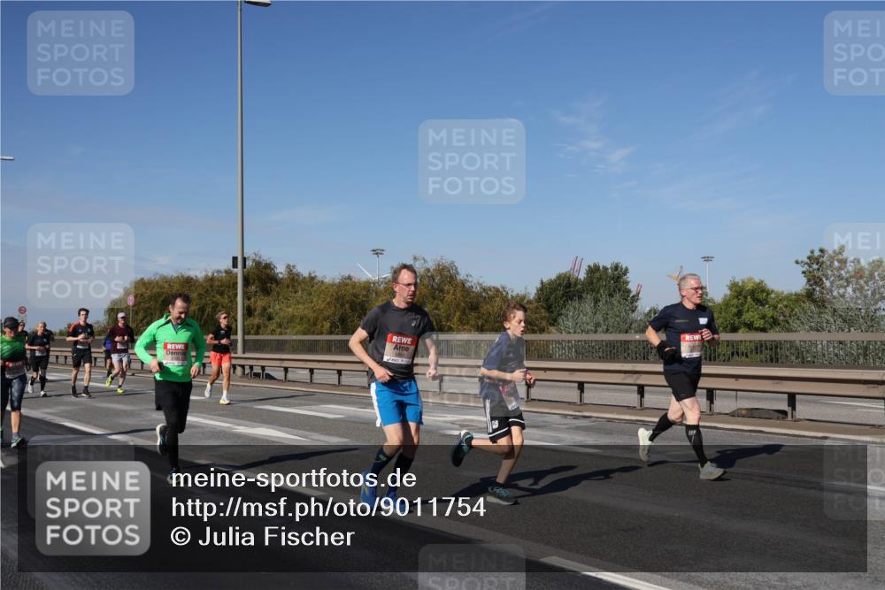 03.10.2025 - Köhlbrandbrückenlauf Julia Fischer http://msf.ph/oto/9011754 03.10.2025 13:00:38 Position 3  meine-sportfotos.de