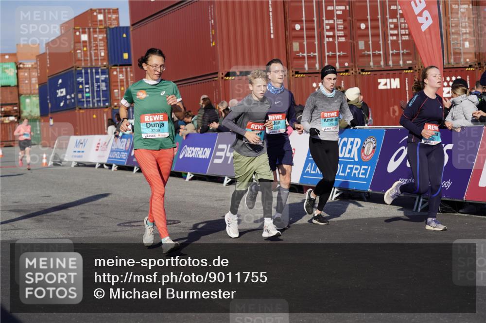 03.10.2025 - Köhlbrandbrückenlauf Michael Burmester http://msf.ph/oto/9011755 03.10.2025 10:12:22 Ziel 1438, 1439, 1444, 1654, 1662, 1681, 2950, 3065, 3210, 3707, 3709 meine-sportfotos.de