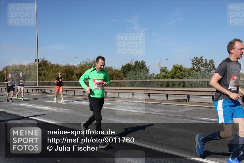 03.10.2025 - Köhlbrandbrückenlauf Julia Fischer http://msf.ph/oto/9011760 03.10.2025 13:00:39 Position 3 5782, 5864 meine-sportfotos.de