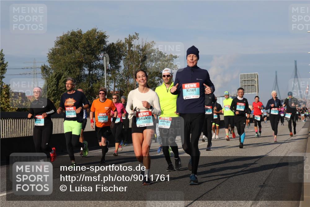 03.10.2025 - Köhlbrandbrückenlauf Luisa Fischer http://msf.ph/oto/9011761 03.10.2025 10:54:24 Position 3 1478, 1163, 1430, 1203, 2942, 1257 meine-sportfotos.de