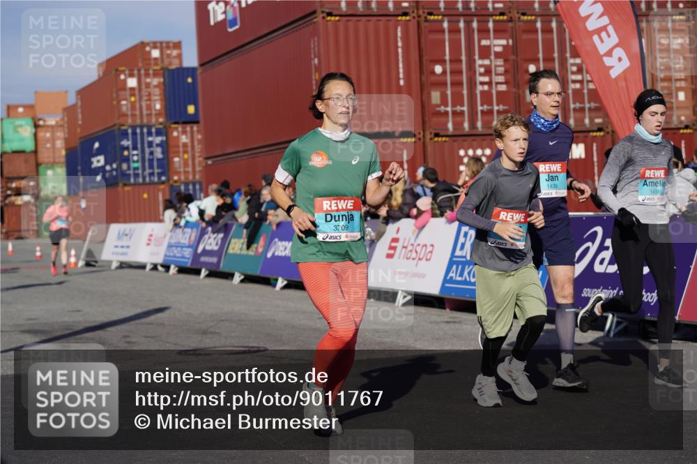 03.10.2025 - Köhlbrandbrückenlauf Michael Burmester http://msf.ph/oto/9011767 03.10.2025 10:12:23 Ziel 1362, 1438, 1439, 1444, 1654, 1662, 1681, 2950, 3065, 3210, 3707, 3709 meine-sportfotos.de