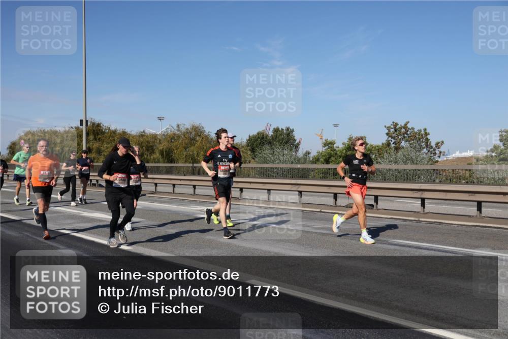 03.10.2025 - Köhlbrandbrückenlauf Julia Fischer http://msf.ph/oto/9011773 03.10.2025 13:00:42 Position 3  meine-sportfotos.de