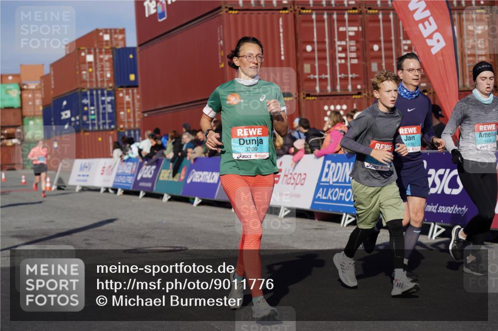 03.10.2025 - Köhlbrandbrückenlauf Michael Burmester http://msf.ph/oto/9011776 03.10.2025 10:12:23 Ziel 1362, 1438, 1439, 1444, 1654, 1662, 1681, 2950, 3065, 3210, 3707, 3709 meine-sportfotos.de