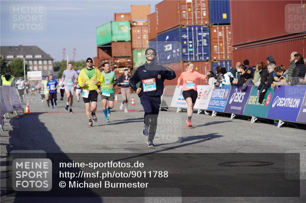03.10.2025 - Köhlbrandbrückenlauf Michael Burmester http://msf.ph/oto/9011788 03.10.2025 10:12:25 Ziel 1362, 1438, 1439, 1654, 1662, 1681, 2950, 3065, 3210, 3707, 3709 meine-sportfotos.de
