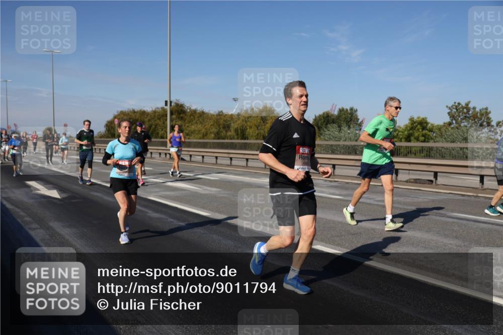 03.10.2025 - Köhlbrandbrückenlauf Julia Fischer http://msf.ph/oto/9011794 03.10.2025 13:00:47 Position 3 4962 meine-sportfotos.de