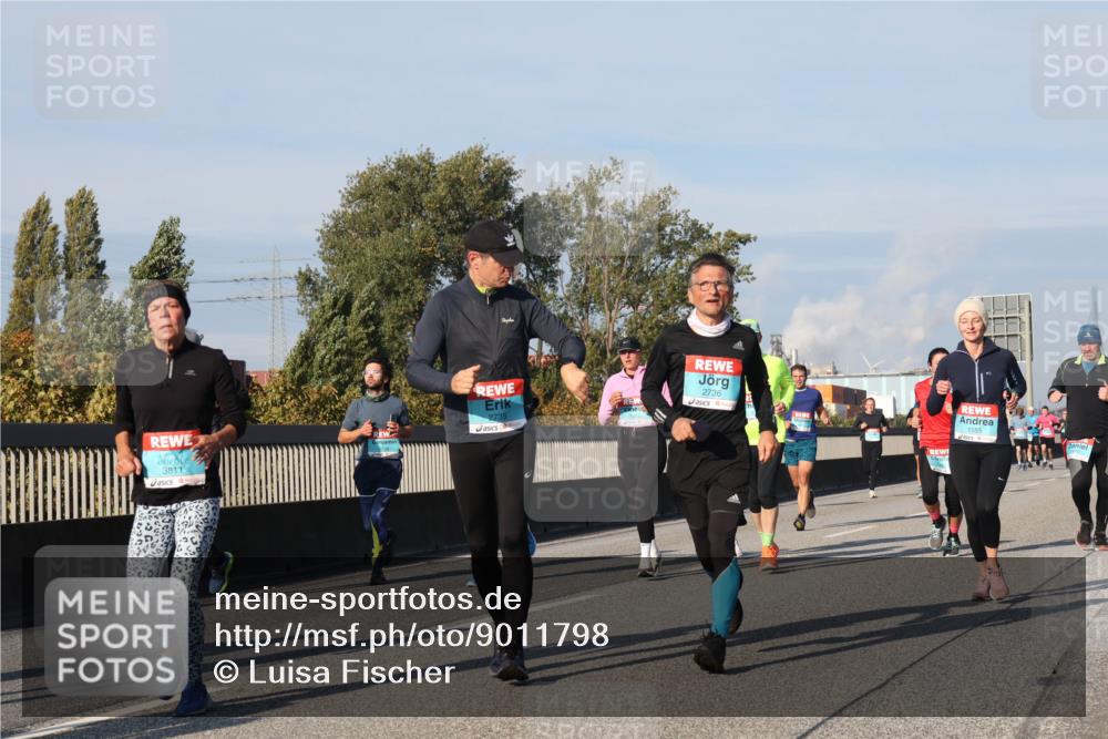 03.10.2025 - Köhlbrandbrückenlauf Luisa Fischer http://msf.ph/oto/9011798 03.10.2025 10:54:28 Position 3 3811, 2735, 2736, 1555 meine-sportfotos.de