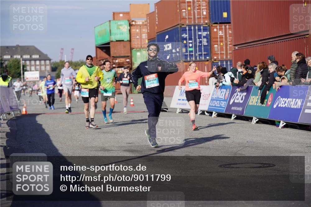 03.10.2025 - Köhlbrandbrückenlauf Michael Burmester http://msf.ph/oto/9011799 03.10.2025 10:12:25 Ziel 1362, 1438, 1439, 1654, 1662, 1681, 2950, 3065, 3210, 3707, 3709 meine-sportfotos.de