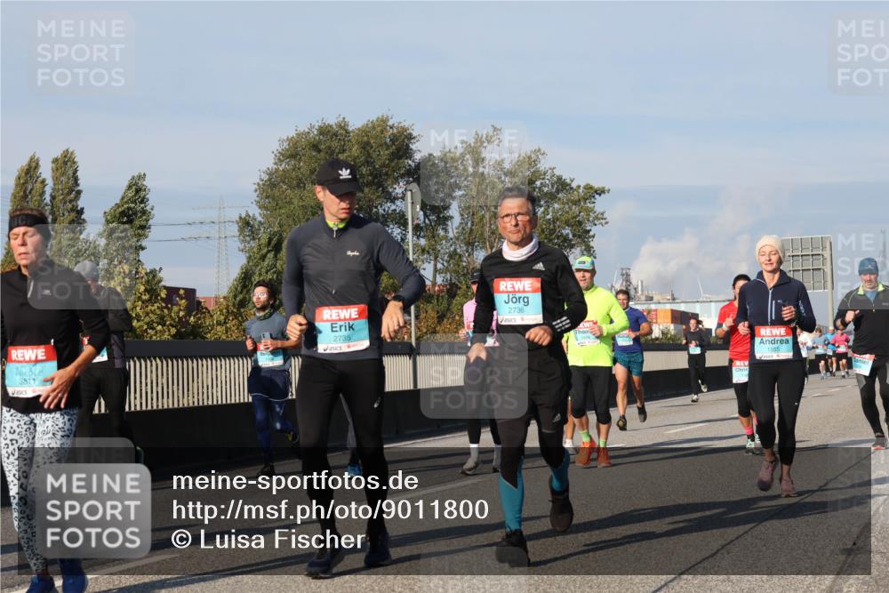03.10.2025 - Köhlbrandbrückenlauf Luisa Fischer http://msf.ph/oto/9011800 03.10.2025 10:54:28 Position 3 3811, 2735, 2736, 1409, 1555 meine-sportfotos.de