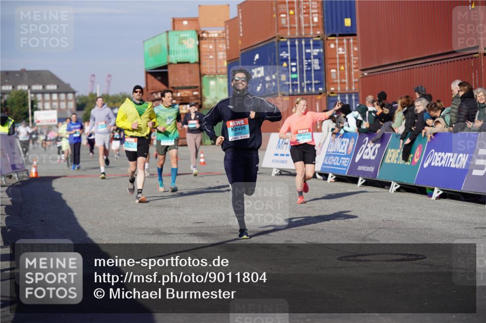 03.10.2025 - Köhlbrandbrückenlauf Michael Burmester http://msf.ph/oto/9011804 03.10.2025 10:12:25 Ziel 1362, 1438, 1439, 1654, 1662, 1681, 2950, 3065, 3210, 3707, 3709 meine-sportfotos.de