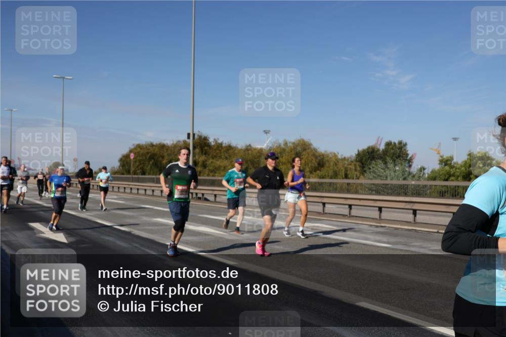 03.10.2025 - Köhlbrandbrückenlauf Julia Fischer http://msf.ph/oto/9011808 03.10.2025 13:00:49 Position 3  meine-sportfotos.de