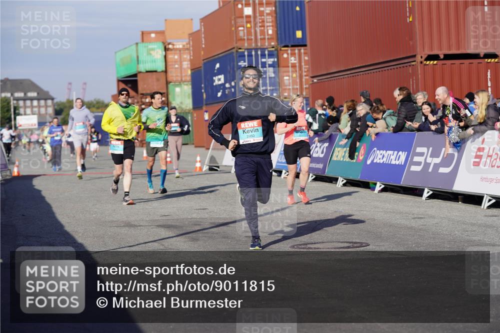 03.10.2025 - Köhlbrandbrückenlauf Michael Burmester http://msf.ph/oto/9011815 03.10.2025 10:12:26 Ziel 1362, 1438, 1439, 1487, 1654, 1662, 2950, 3065, 3210, 3315, 3707, 3709, 3781 meine-sportfotos.de