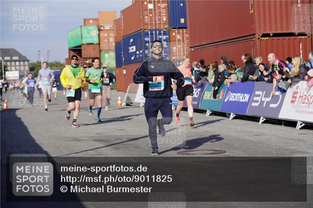 03.10.2025 - Köhlbrandbrückenlauf Michael Burmester http://msf.ph/oto/9011825 03.10.2025 10:12:26 Ziel 1362, 1438, 1439, 1487, 1654, 1662, 2950, 3065, 3210, 3315, 3707, 3709, 3781 meine-sportfotos.de