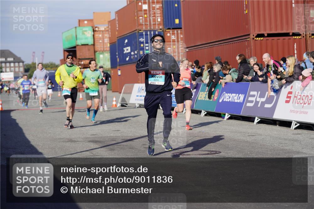 03.10.2025 - Köhlbrandbrückenlauf Michael Burmester http://msf.ph/oto/9011836 03.10.2025 10:12:26 Ziel 1362, 1438, 1439, 1487, 1654, 1662, 2950, 3065, 3210, 3315, 3707, 3709, 3781 meine-sportfotos.de
