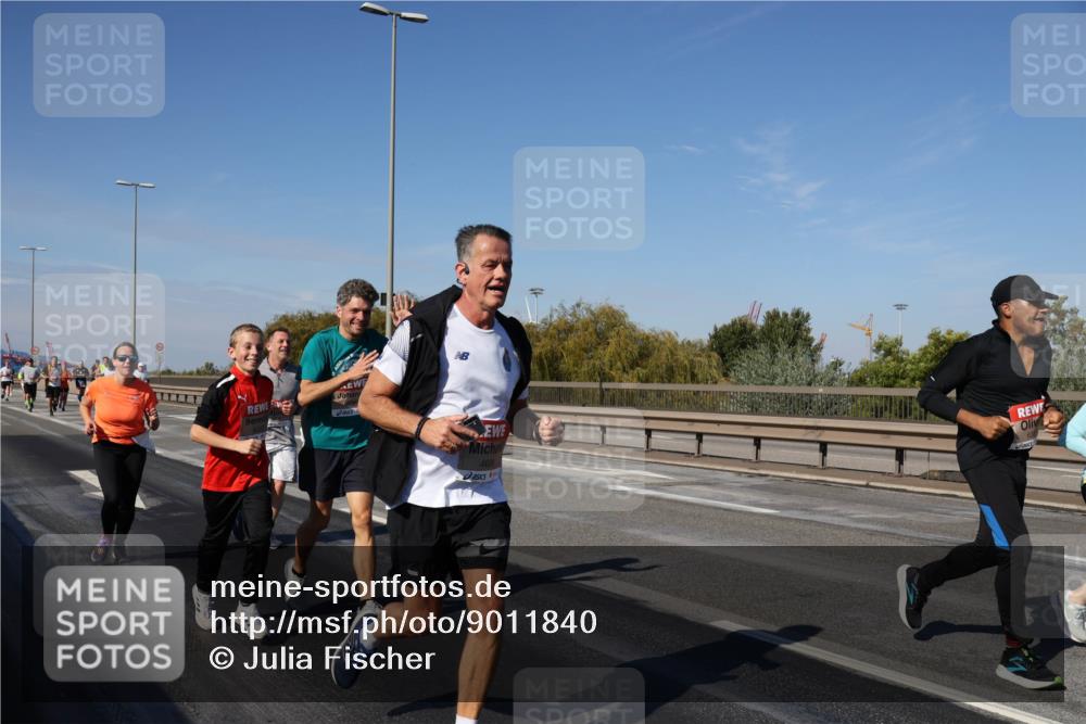 03.10.2025 - Köhlbrandbrückenlauf Julia Fischer http://msf.ph/oto/9011840 03.10.2025 13:00:55 Position 3 4686 meine-sportfotos.de