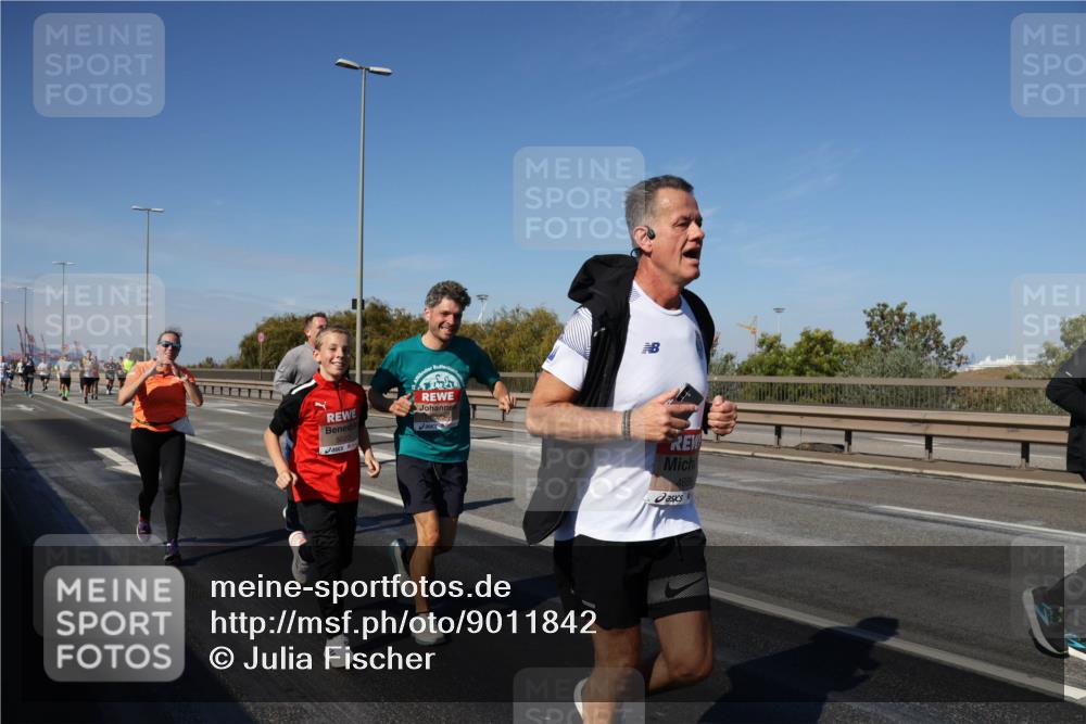 03.10.2025 - Köhlbrandbrückenlauf Julia Fischer http://msf.ph/oto/9011842 03.10.2025 13:00:56 Position 3 4686 meine-sportfotos.de