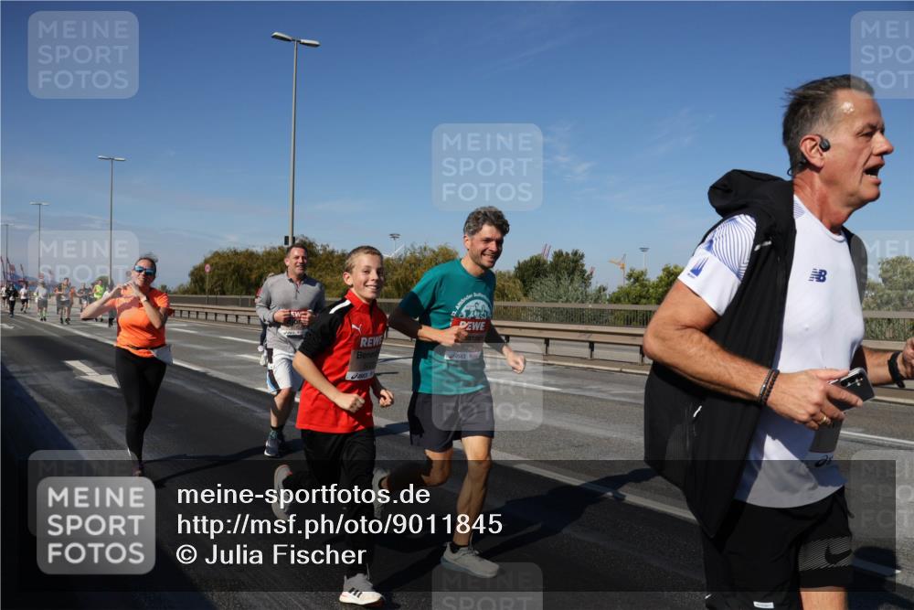 03.10.2025 - Köhlbrandbrückenlauf Julia Fischer http://msf.ph/oto/9011845 03.10.2025 13:00:56 Position 3 13 meine-sportfotos.de
