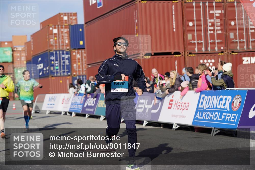 03.10.2025 - Köhlbrandbrückenlauf Michael Burmester http://msf.ph/oto/9011847 03.10.2025 10:12:27 Ziel 1362, 1438, 1439, 1487, 1654, 1662, 2950, 3210, 3315, 3707, 3781 meine-sportfotos.de