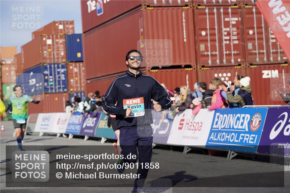 03.10.2025 - Köhlbrandbrückenlauf Michael Burmester http://msf.ph/oto/9011858 03.10.2025 10:12:27 Ziel 1362, 1438, 1439, 1487, 1654, 1662, 2950, 3210, 3315, 3707, 3781 meine-sportfotos.de