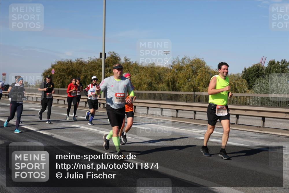 03.10.2025 - Köhlbrandbrückenlauf Julia Fischer http://msf.ph/oto/9011874 03.10.2025 13:01:06 Position 3 6301, 6445 meine-sportfotos.de