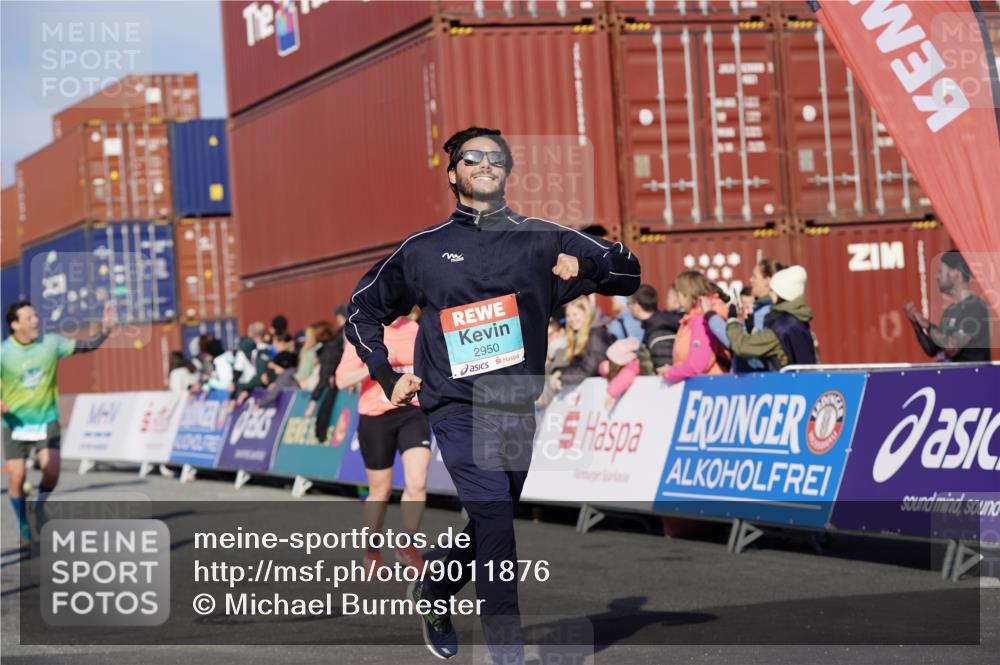 03.10.2025 - Köhlbrandbrückenlauf Michael Burmester http://msf.ph/oto/9011876 03.10.2025 10:12:27 Ziel 1362, 1438, 1439, 1487, 1654, 1662, 2950, 3210, 3315, 3707, 3781 meine-sportfotos.de