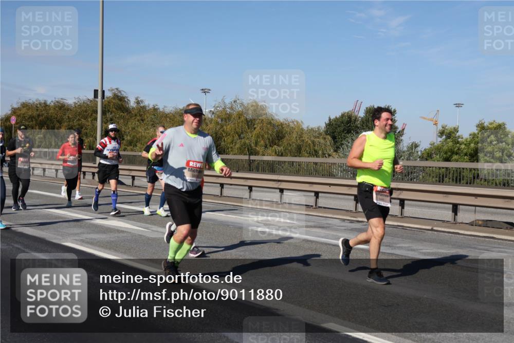 03.10.2025 - Köhlbrandbrückenlauf Julia Fischer http://msf.ph/oto/9011880 03.10.2025 13:01:06 Position 3 6301 meine-sportfotos.de