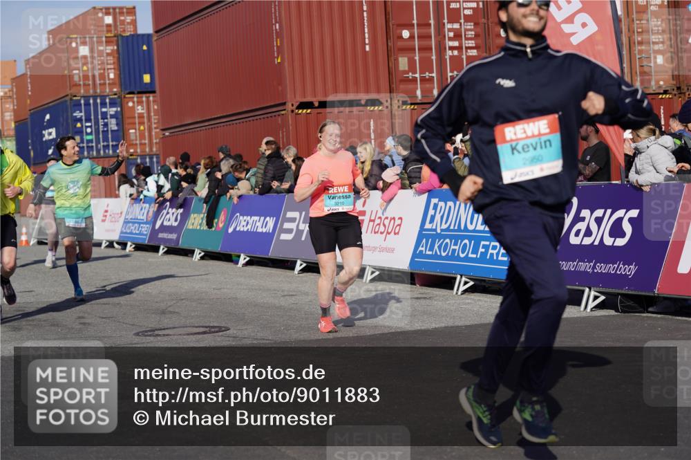 03.10.2025 - Köhlbrandbrückenlauf Michael Burmester http://msf.ph/oto/9011883 03.10.2025 10:12:28 Ziel 1362, 1438, 1439, 1487, 1662, 2950, 3210, 3315, 3781 meine-sportfotos.de