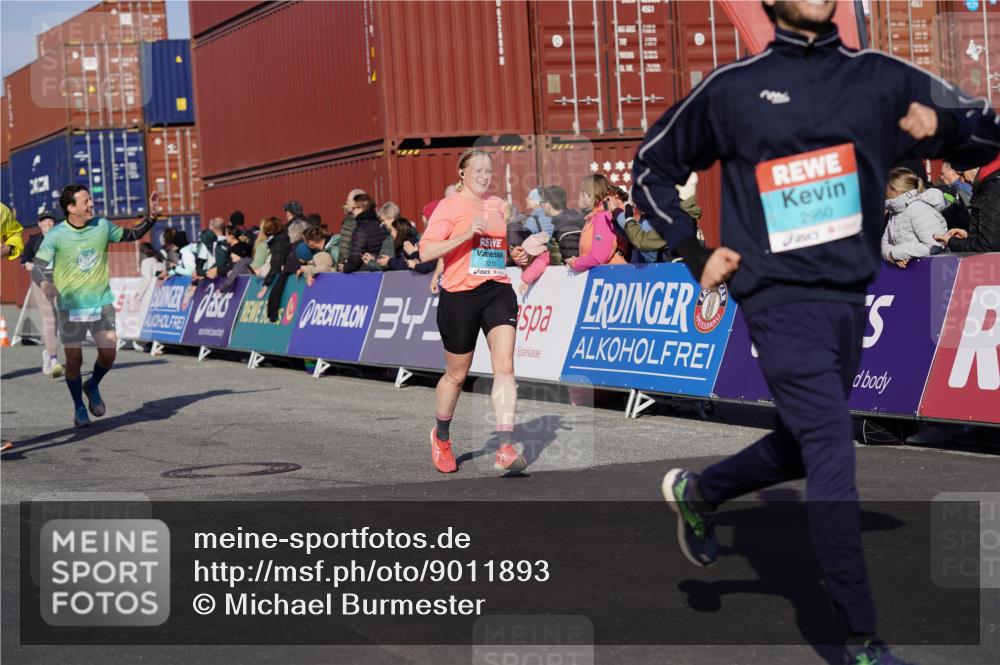 03.10.2025 - Köhlbrandbrückenlauf Michael Burmester http://msf.ph/oto/9011893 03.10.2025 10:12:28 Ziel 1362, 1438, 1439, 1487, 1662, 2950, 3210, 3315, 3781 meine-sportfotos.de