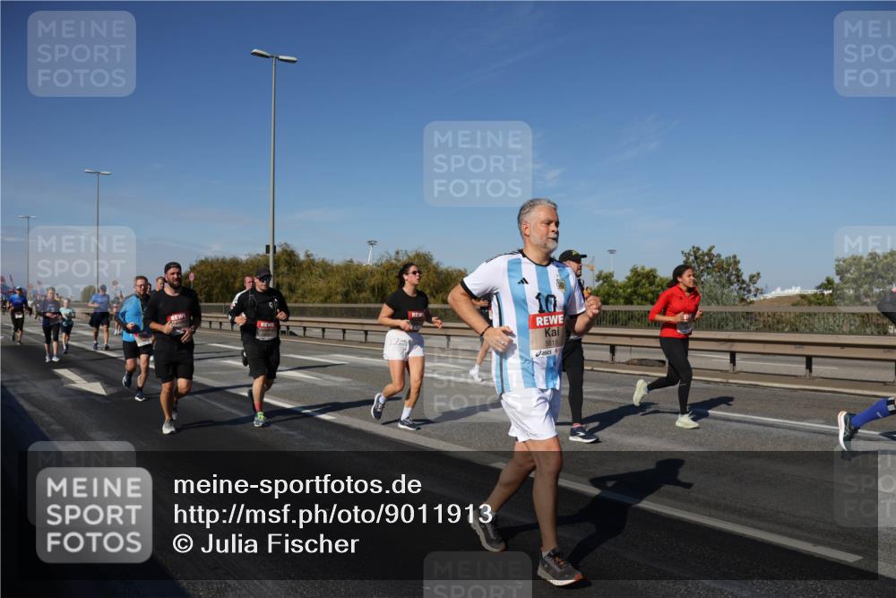 03.10.2025 - Köhlbrandbrückenlauf Julia Fischer http://msf.ph/oto/9011913 03.10.2025 13:01:11 Position 3 10, 5815 meine-sportfotos.de
